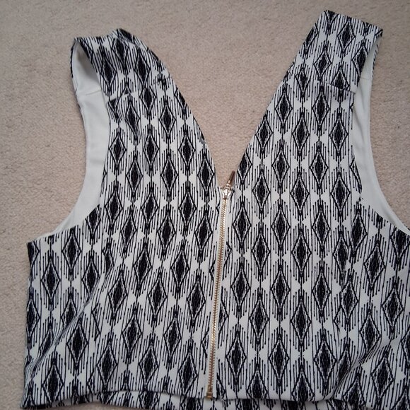 Cropped zip-up top - Picture 2 of 2